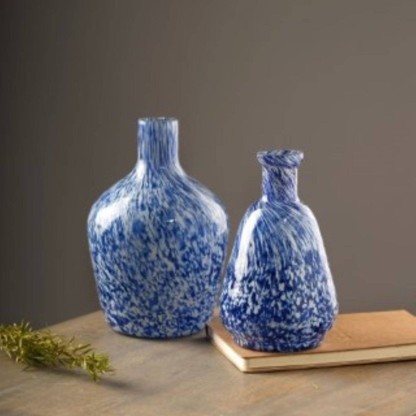 White-&-Blue-Splutter-Glass-Bottle-Vase,-Small-Vases